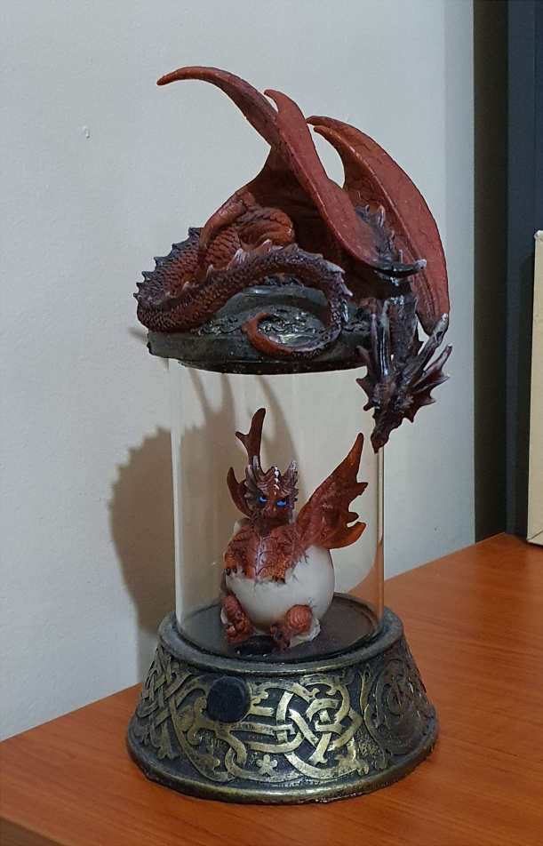 A red dragon statue which also acts as a incense defuser.